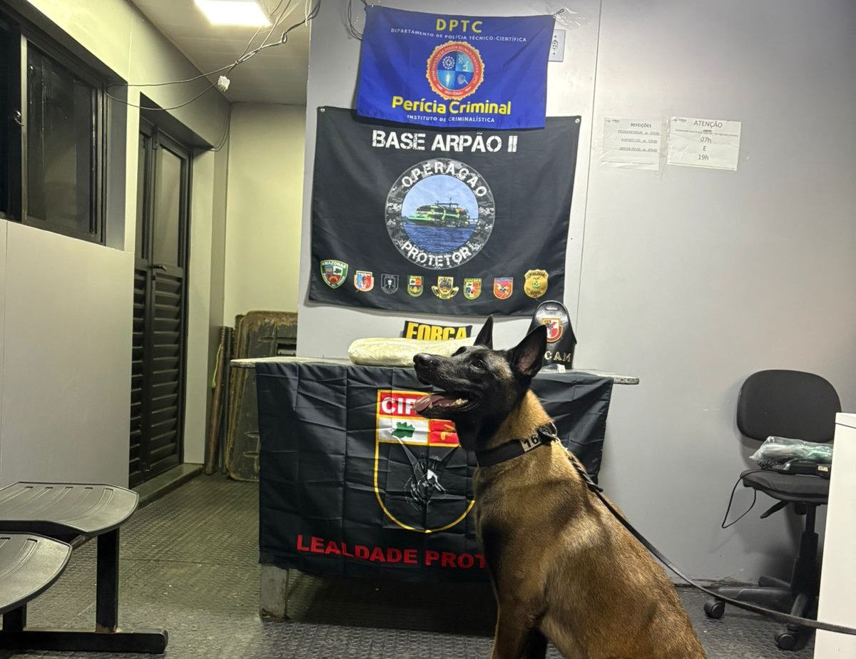 Mulher é presa com cinco quilos de cocaína em embarcação no AM