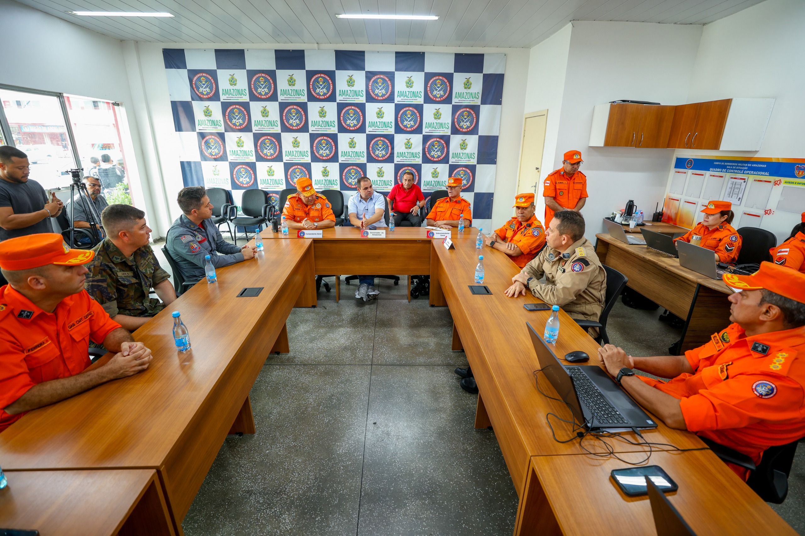 Amazonas reduz focos de calor e amplia operação contra incêndios florestais