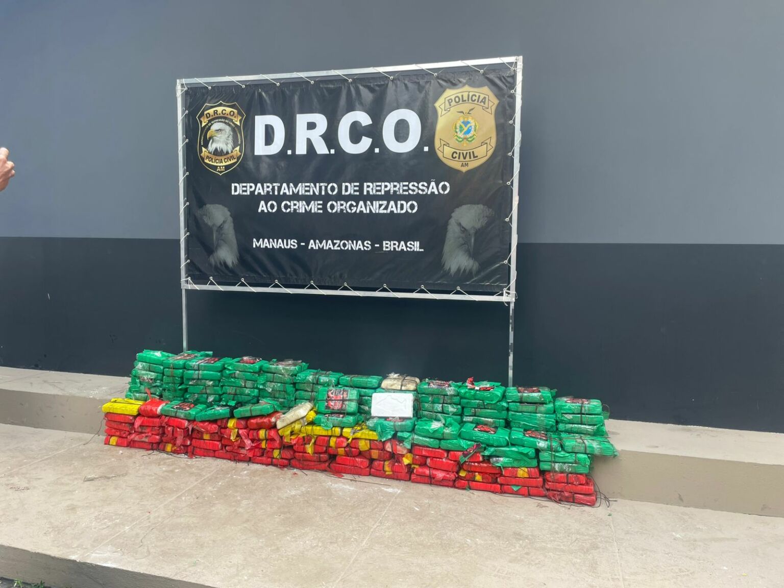 Mais de 150 kg de cocaína são apreendidos em embarcação no Rio Solimões