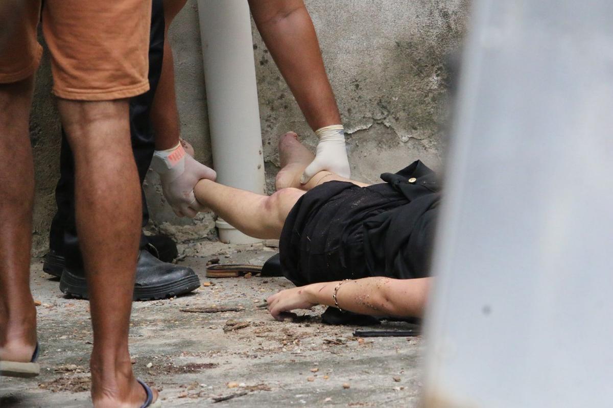 Mulher encontrada morta em garagem havia saído para encontro no bairro Alvorada