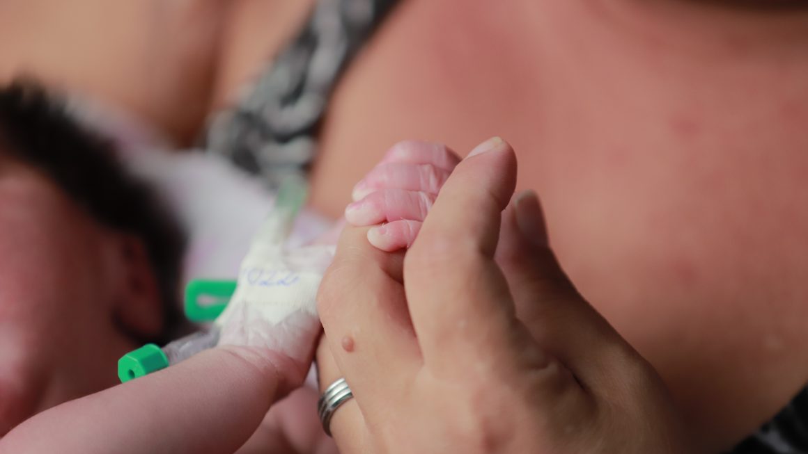 Justiça aplica multa de R$ 100 mil ao Governo do AM por omissão no combate à violência obstétrica