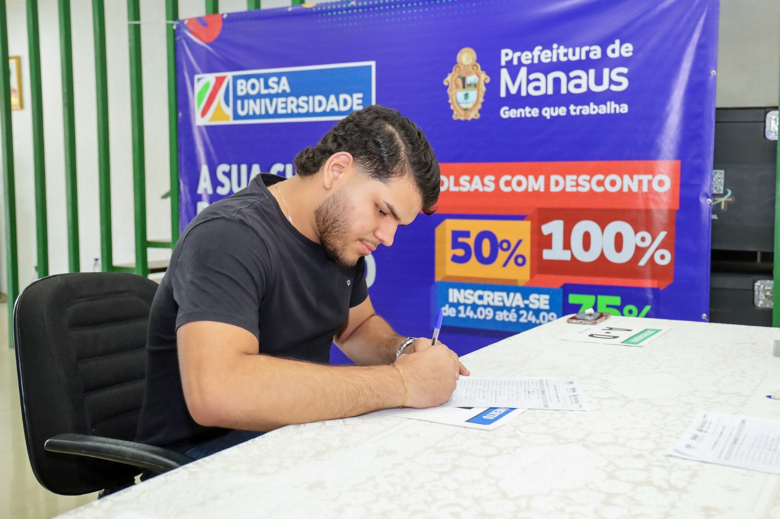 Programa Bolsa Universidade 2027 abre inscrições para quase 20 mil bolsas em Manaus