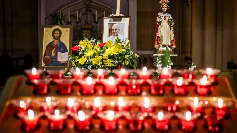 Vídeo: Papa já morto tem imagens divulgadas nas redes sociais