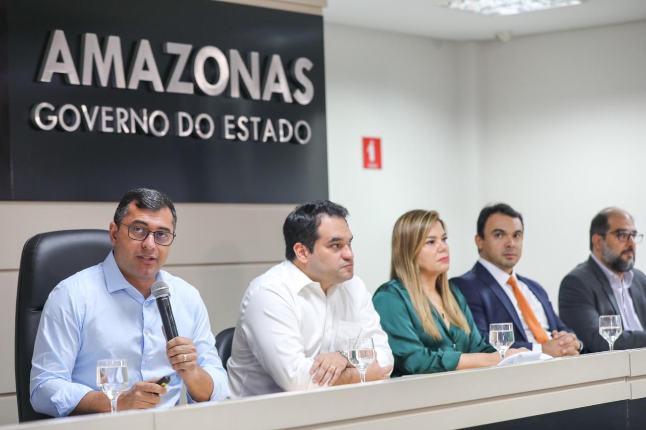 Wilson Lima anuncia reajuste para servidores da Educação