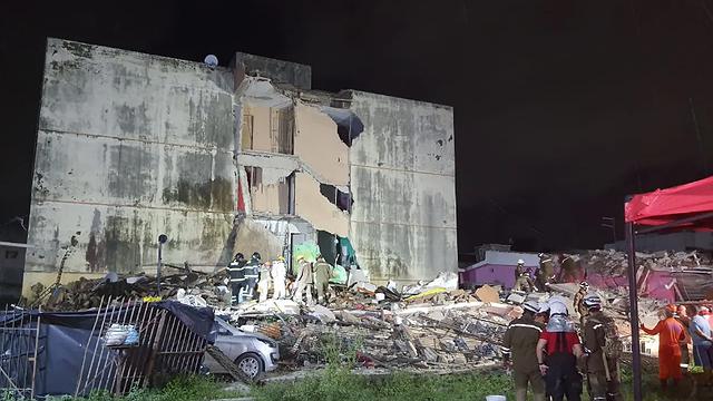 Vídeo: duas pessoas morrem após edifícil desabar em Olinda