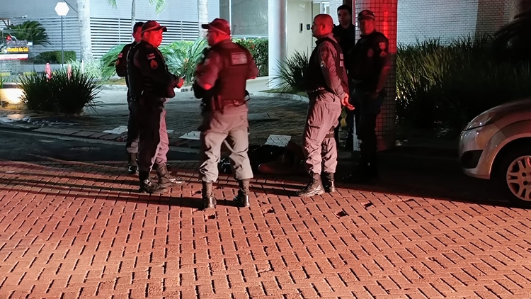 Homem leva facadas e morre na Av. José de Arimateia, na Morada do Sol