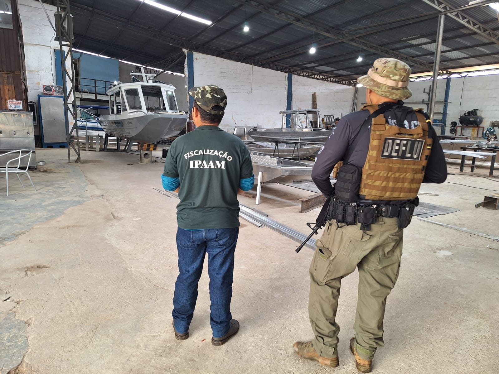 Estaleiro irregular é fechado e multado em mais de R$ 200 mil pelo Ipaam, no bairro Aparecida