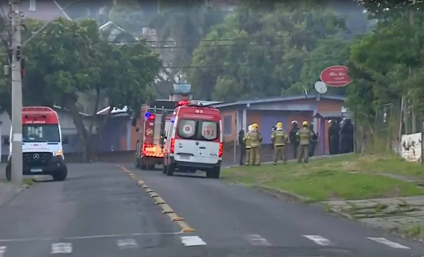 Homem mata a tiros pai, irmão e PM, deixa 9 feridos e é achado morto dentro de casa