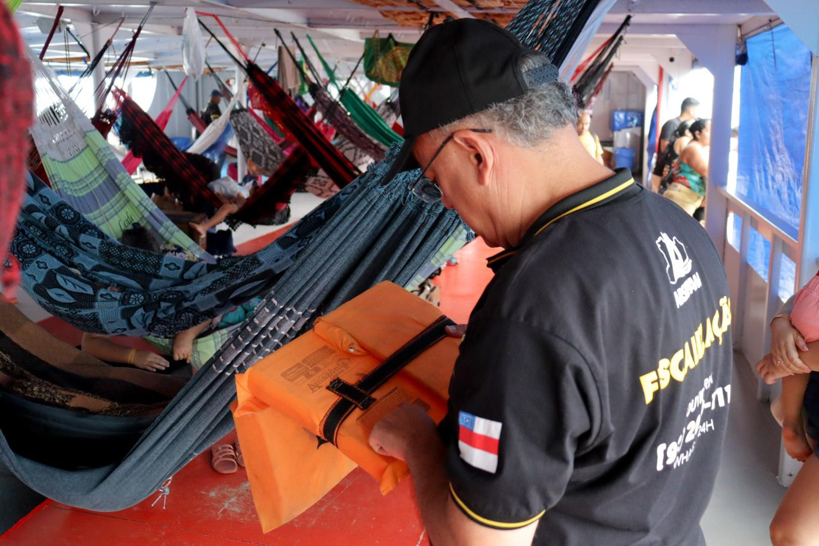 Arsepam amplia fiscalização as embarcações que vão para Parintins