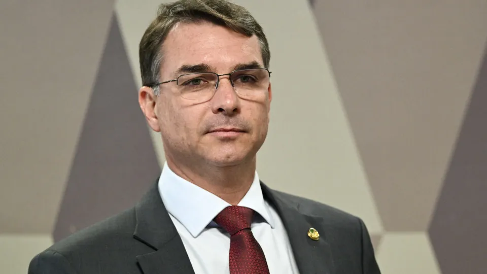 Flávio Bolsonaro lidera rejeição após áudio com Vorcaro, aponta pesquisa Atlas/Bloomberg