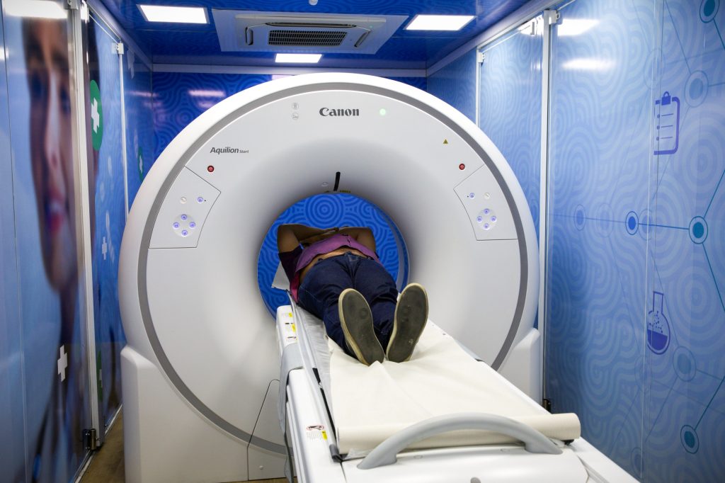 Carreta de Tomografia da UEA oferece atendimentos gratuitos em Manaus