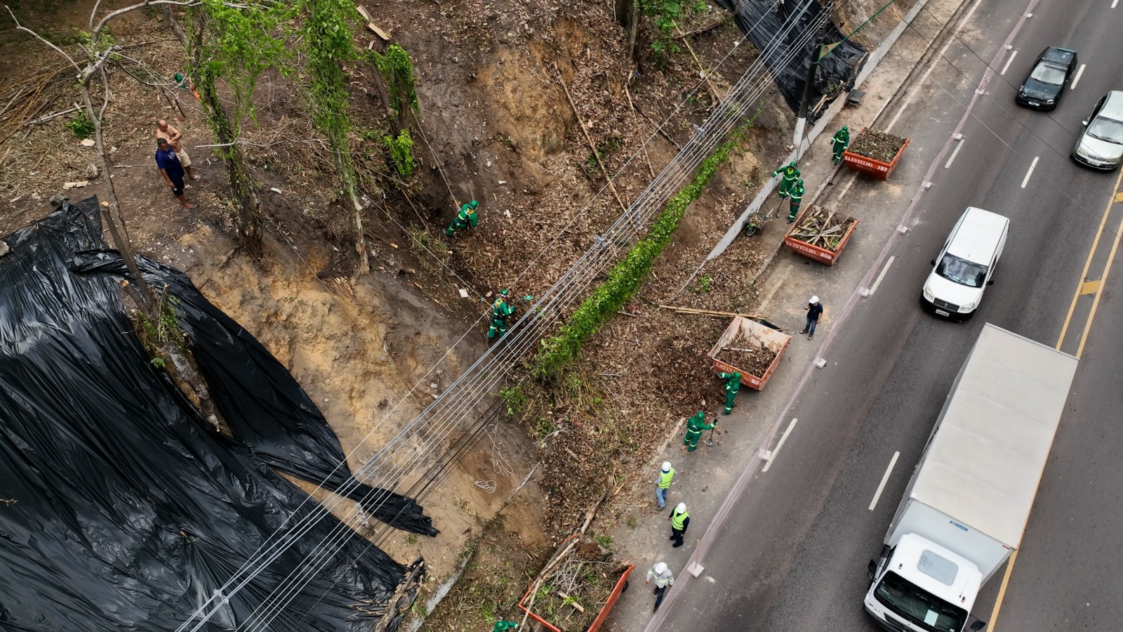 Seminf realiza obras de contenção dos taludes laterais da avenida Mário Ypiranga