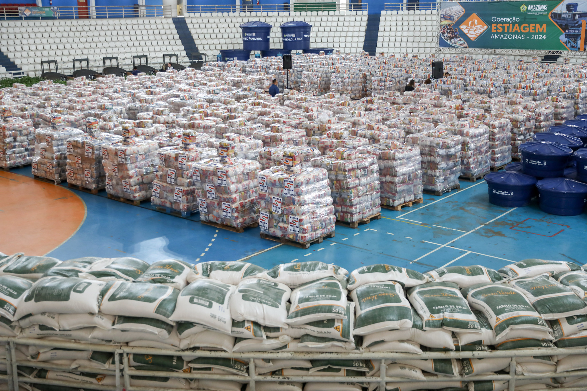 Governo do AM envia ajuda  humanitária a comunidades rurais de Manaus