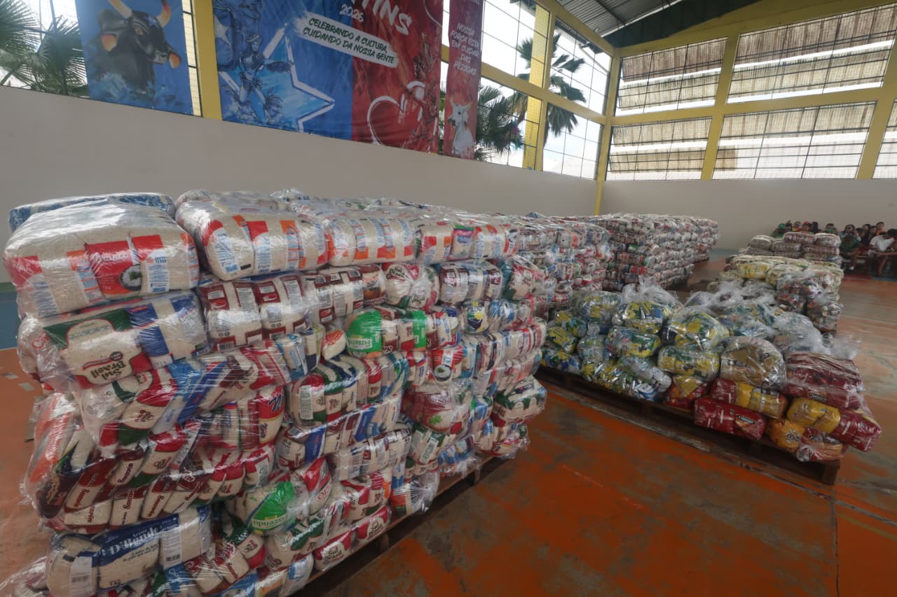 Governo entrega 28 toneladas de alimentos arrecadados na Festa dos Visitantes