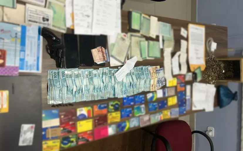 Agiota é preso com R$ 9 mil em espécie e 45 cartões no interior do AM
