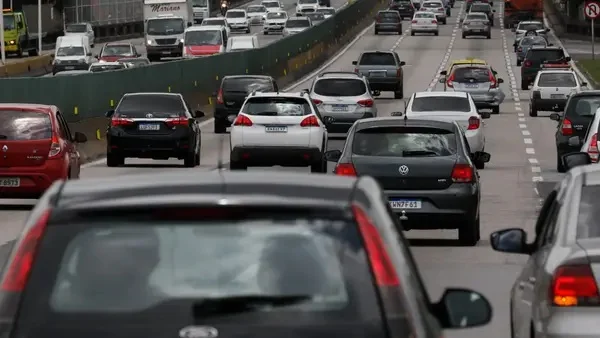 Governo anuncia redução de até 10,96% no preço de carros novos