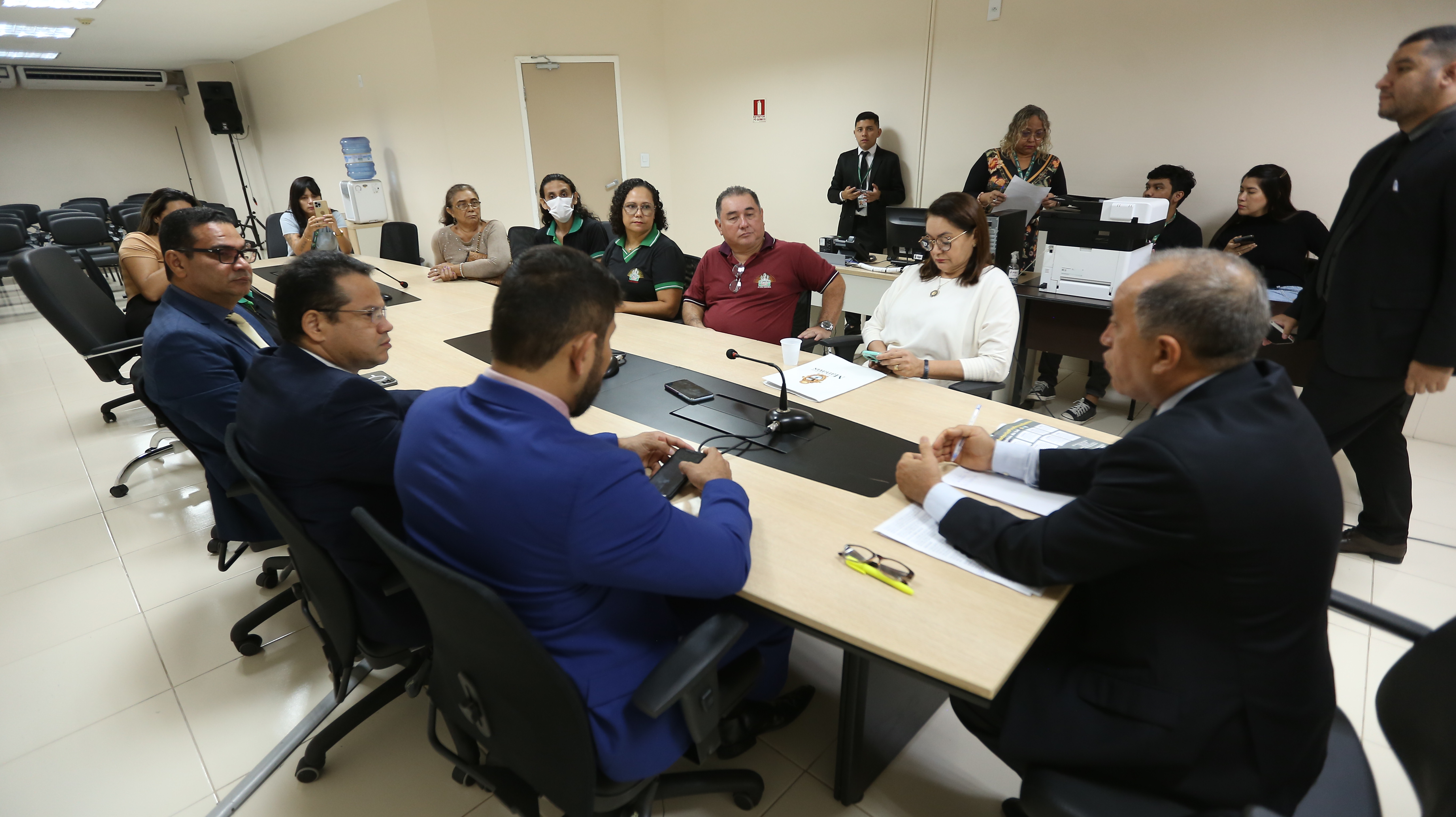 CMM ouve demandas de professores da rede pública no plenário Adriano Jorge