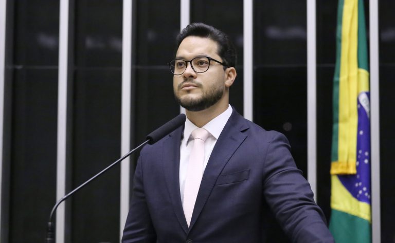 Câmara aprova projeto que garante mamografia no SUS para mulheres a partir dos 40 anos