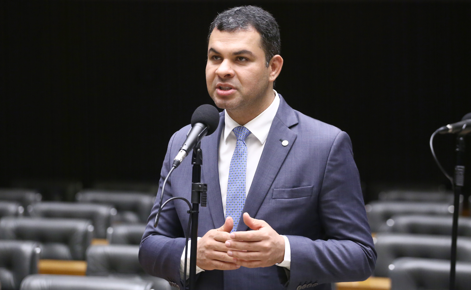 Saullo Vianna garante aprovação de projeto que assegura pensão a pessoas com doença rara