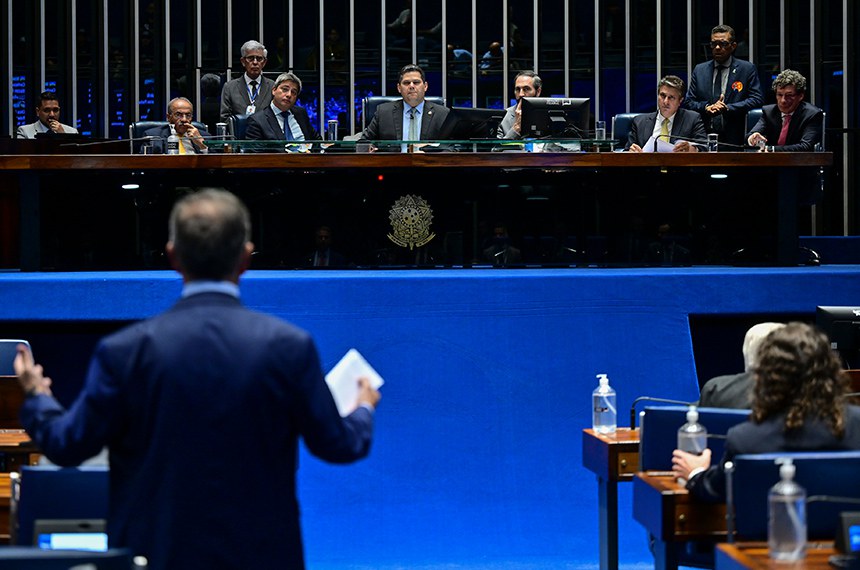 Alcolumbre vai promulgar fim da escala 6x1 nesta sexta