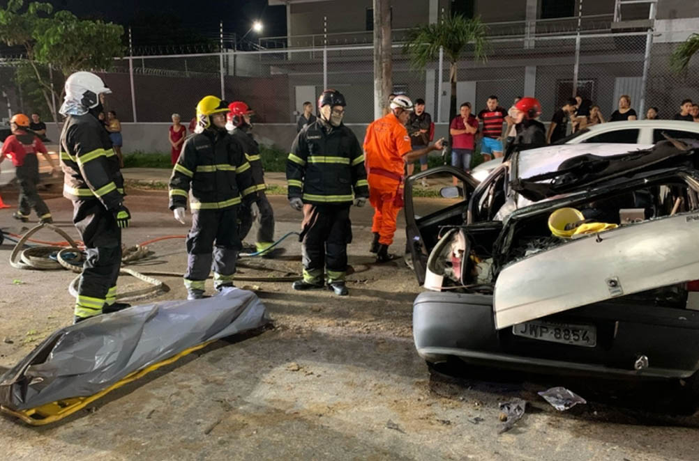 Vídeo: Homem morre após carro capotar na zona Norte de Manaus