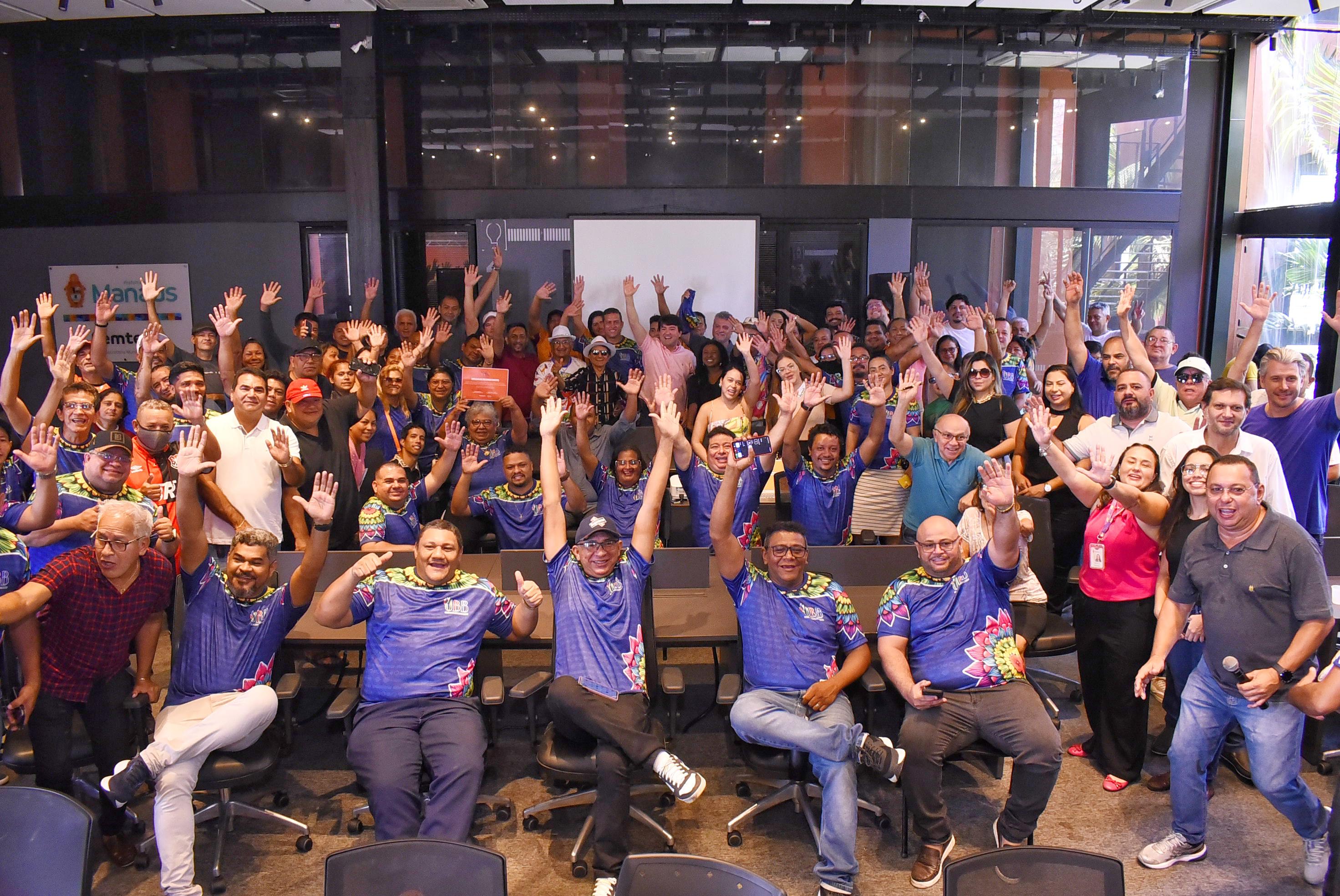 Prefeitura de Manaus garante apoio para mais de 200 bandas e blocos no Carnaval 2025