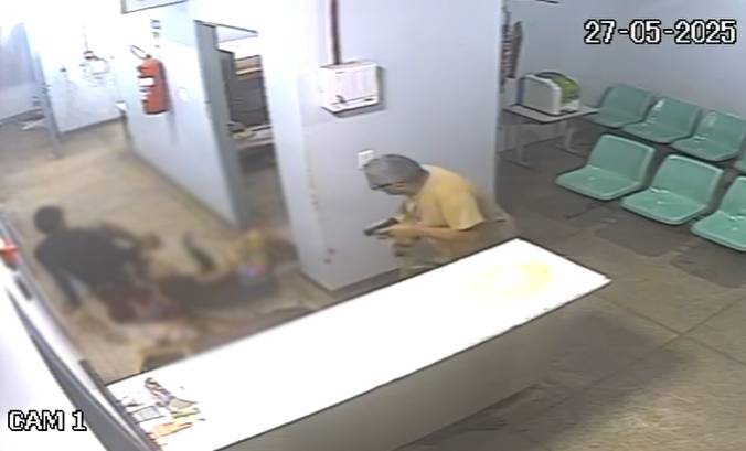 Morre segundo detento baleado após tentar roubar arma de policial em delegacia no AM