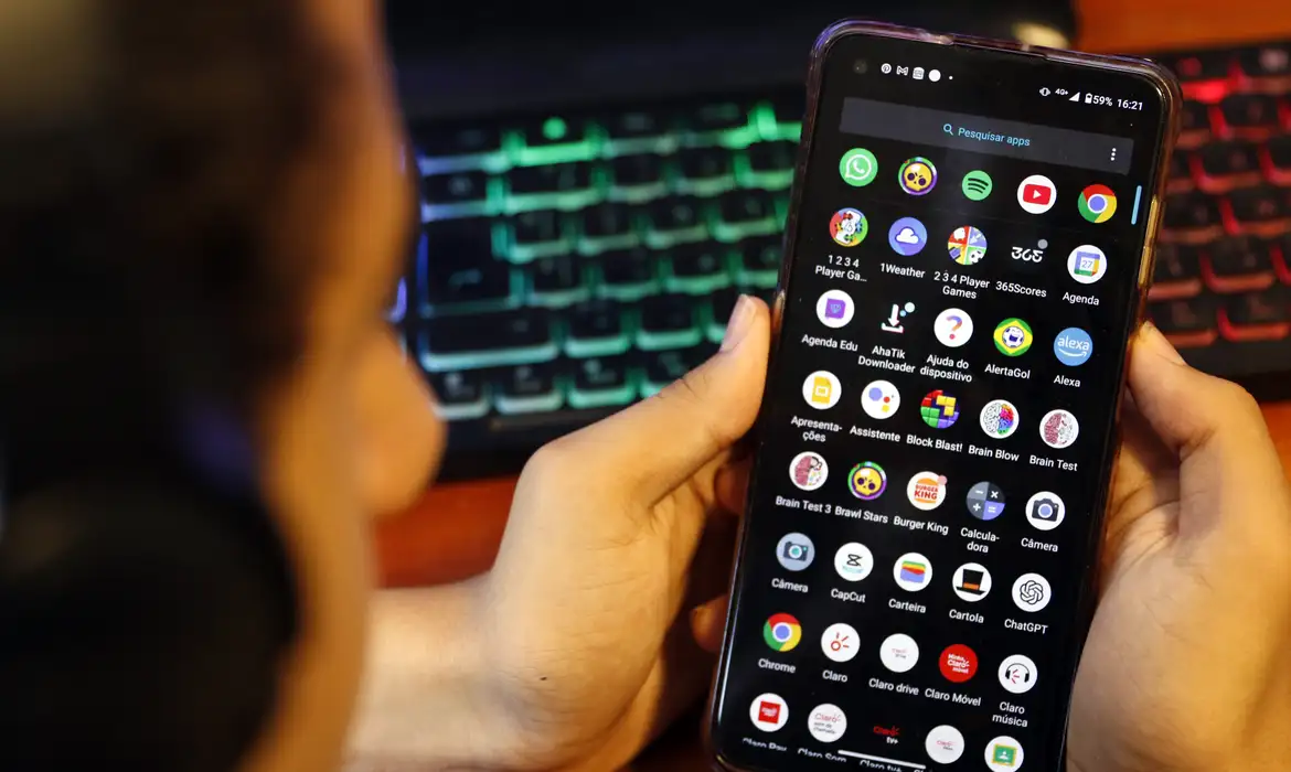 Conheça o projeto de lei que combate adultização nas redes sociais