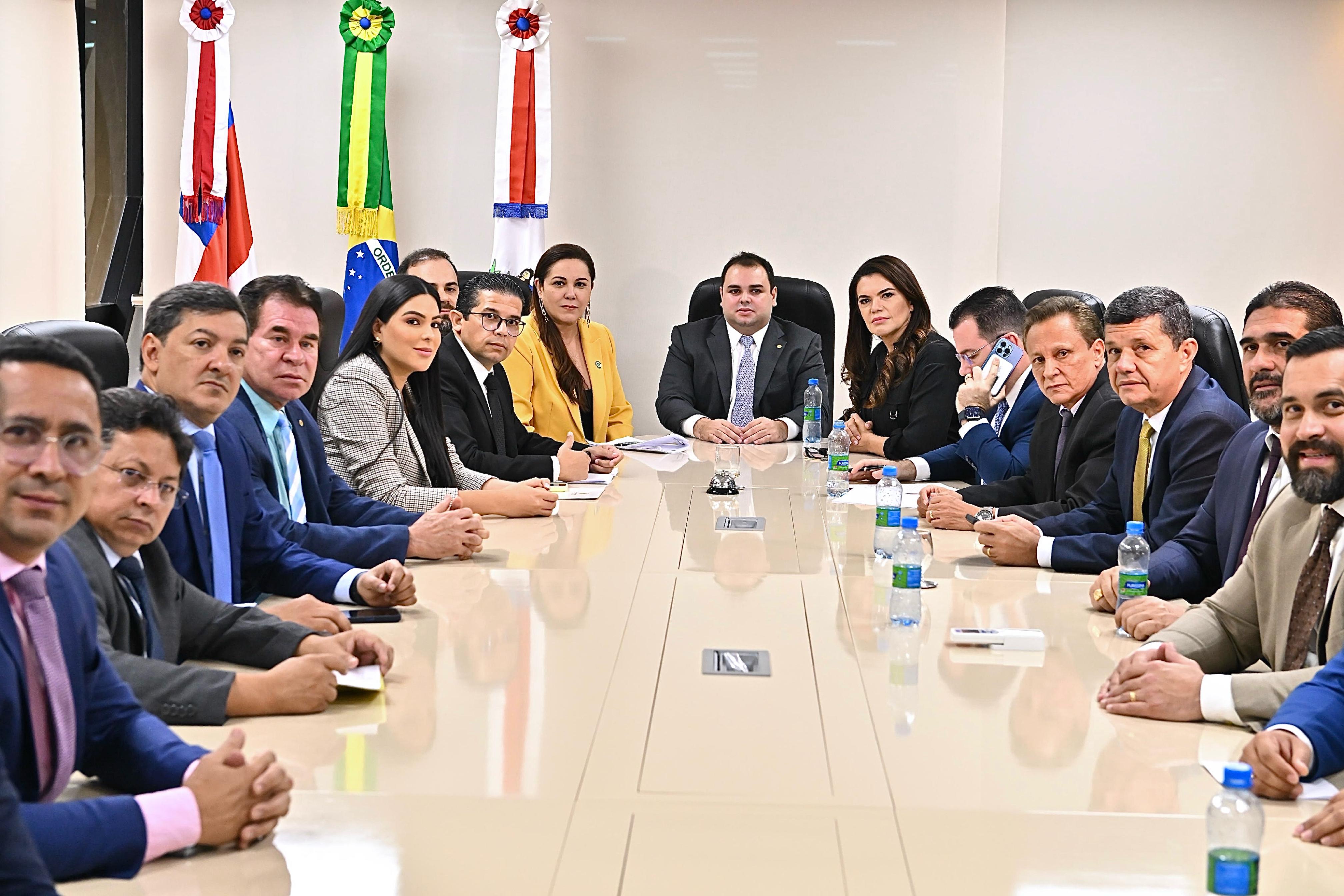 Deputados e dirigentes da UEA discutem nova cota