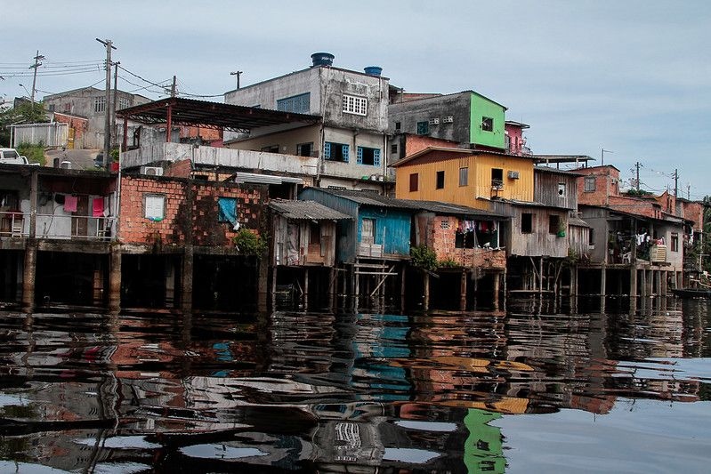 Jovem pobre no Amazonas tem só 1,15% de chance de ficar entre os mais ricos, diz pesquisa