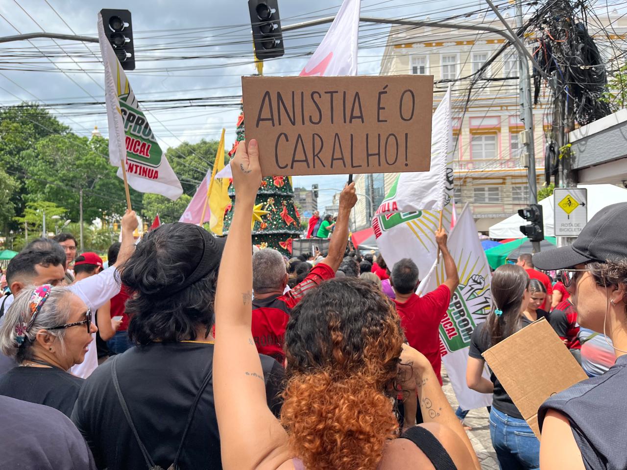 Movimento 'Sem anistia nem dosimetria' marcha pelo Centro de Manaus