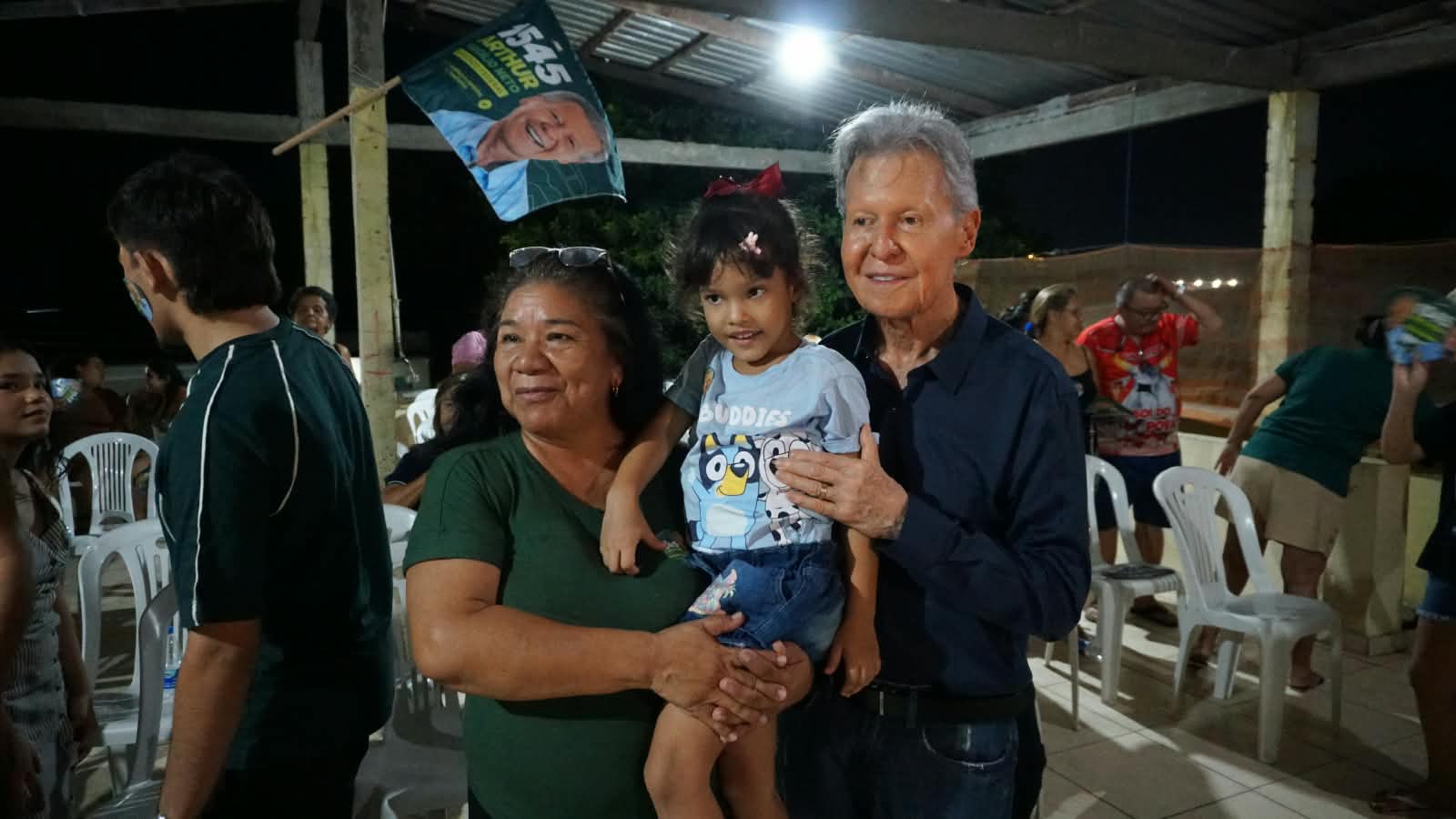 Arthur Virgílio coloca mães solo no centro de propostas para moradia, creche e emprego