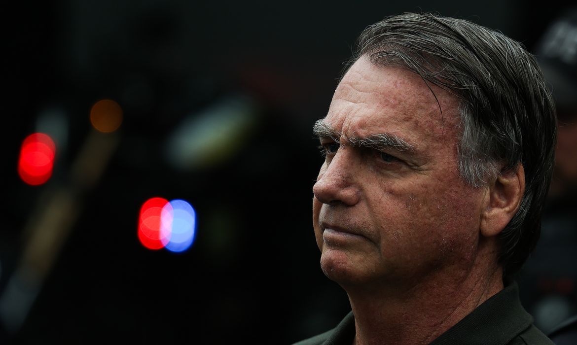 Bolsonaro pede ao STF para se consultar com a nora, que é dentista