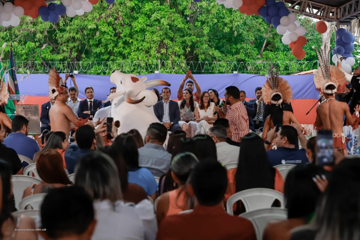 DPE-AM inaugura sede em Parintins com Garantido e Caprichoso