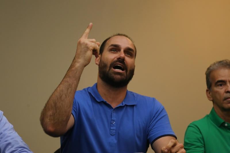 Moraes vota para tornar Eduardo Bolsonaro réu por tentar coagir STF