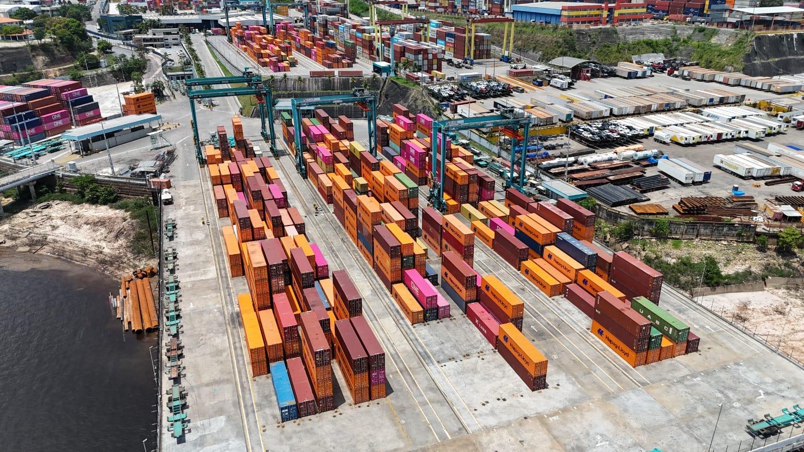 Amazonas movimenta US$ 1,2 bilhão na corrente de comércio em novembro de 2025