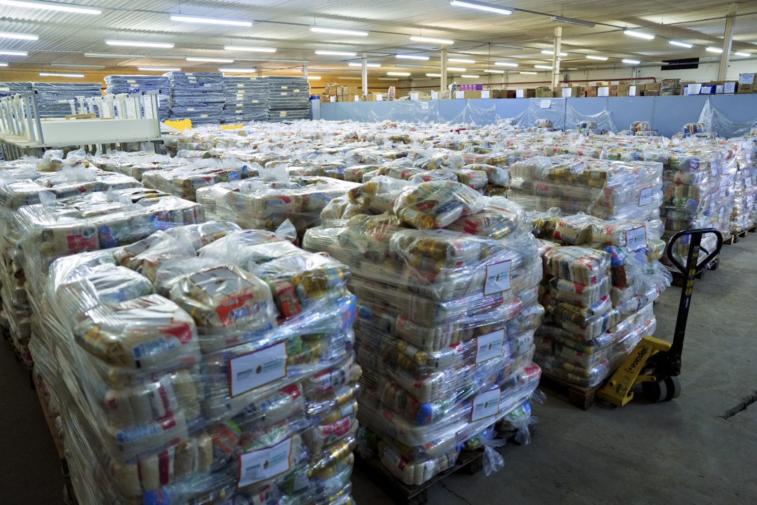 Prefeitura de Manaus prepara segunda remessa de ajuda humanitária à Venezuela