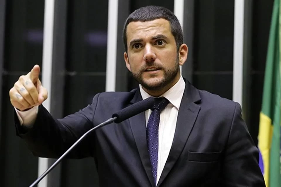 Deputado federal Carlos Jordy é alvo da nova fase da Operação Lesa Pátria