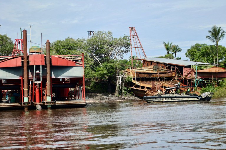 Operação aprende cinco embarcações usadas pelo garimpo ilegal no Amazonas
