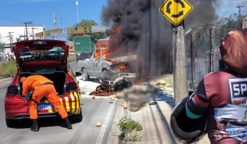 Vídeos: Motociclista morre carbonizado em acidente no Distrito Industrial
