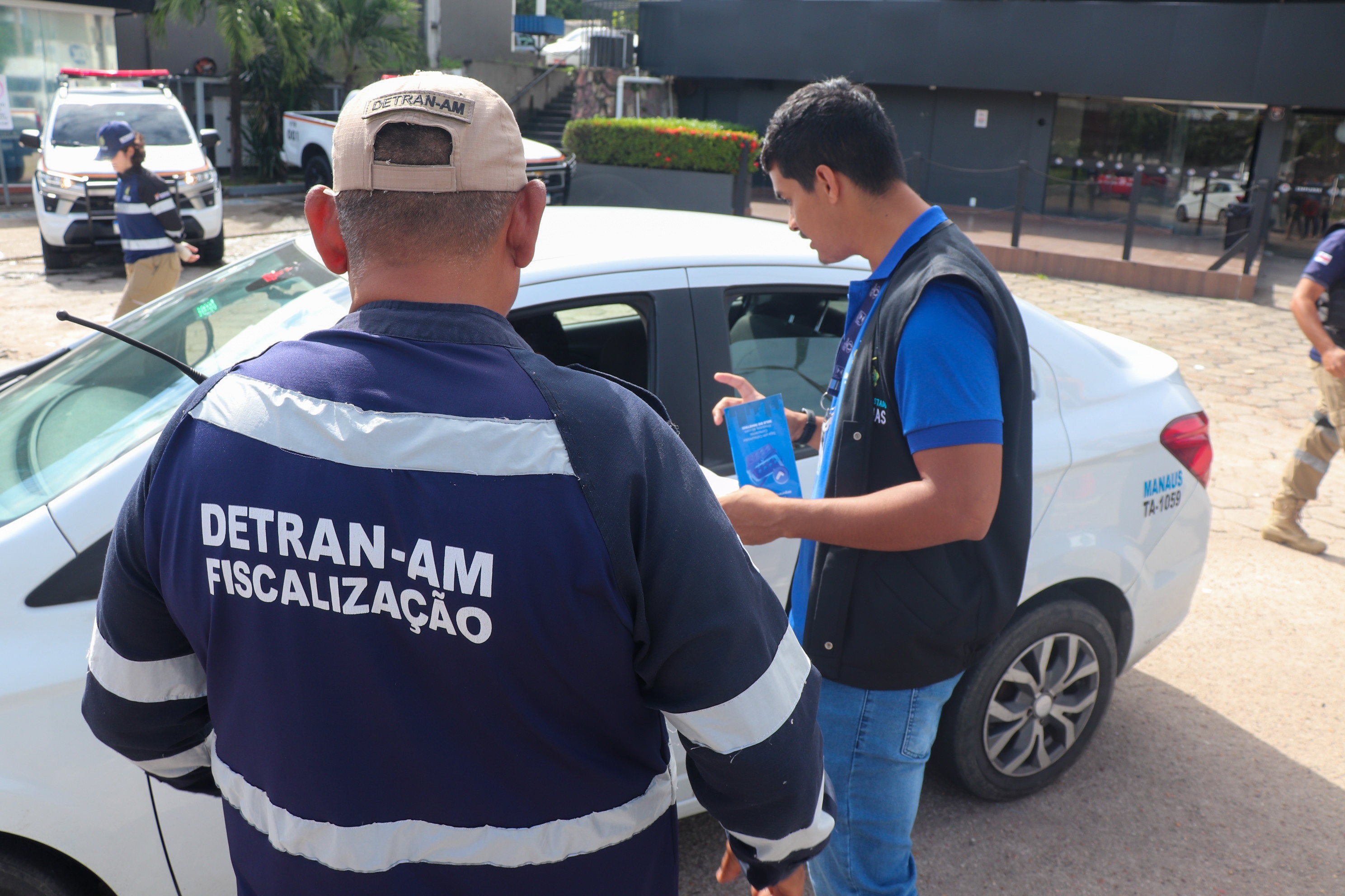 Detran-AM e Ipem-AM fiscalizam veículos com gás natural