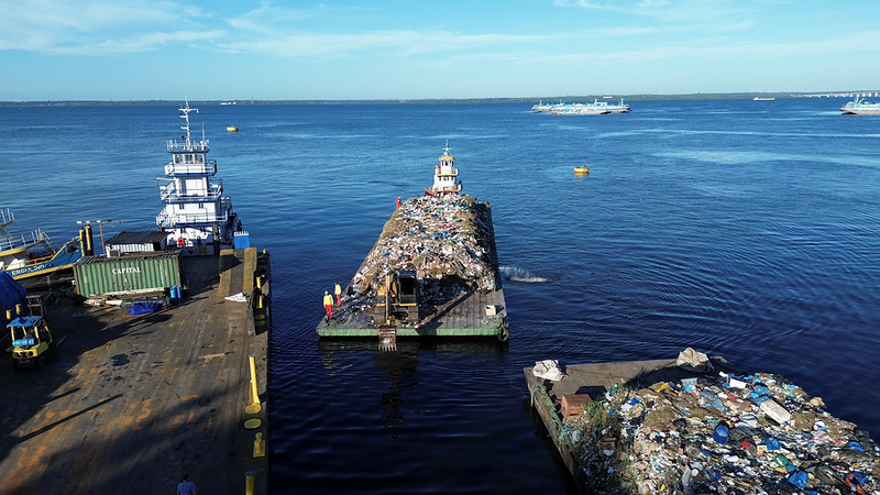 Prefeitura retira mais de 400 toneladas de lixo da orla e igarapés de Manaus