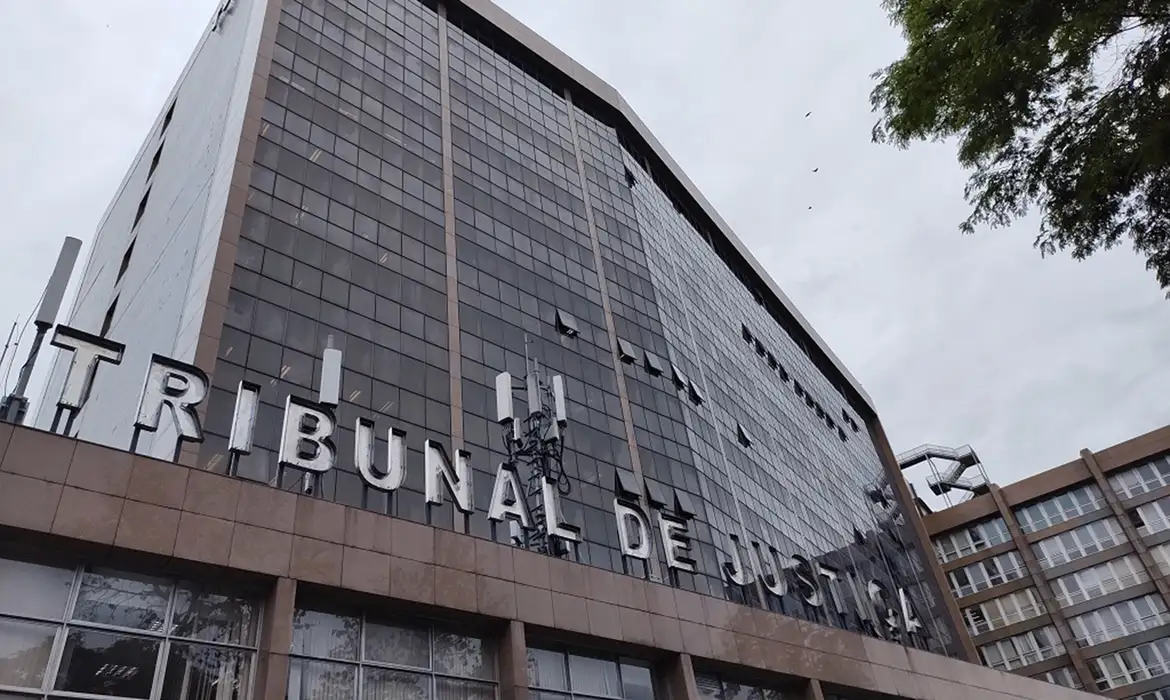 Justiça do RJ autoriza estado a assumir clube e pousada usadas pelo Comando Vermelho