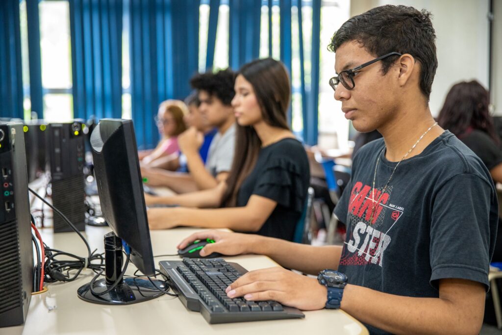 SENAI AM abre inscrições para mais de 3,8 mil vagas gratuitas em cursos
