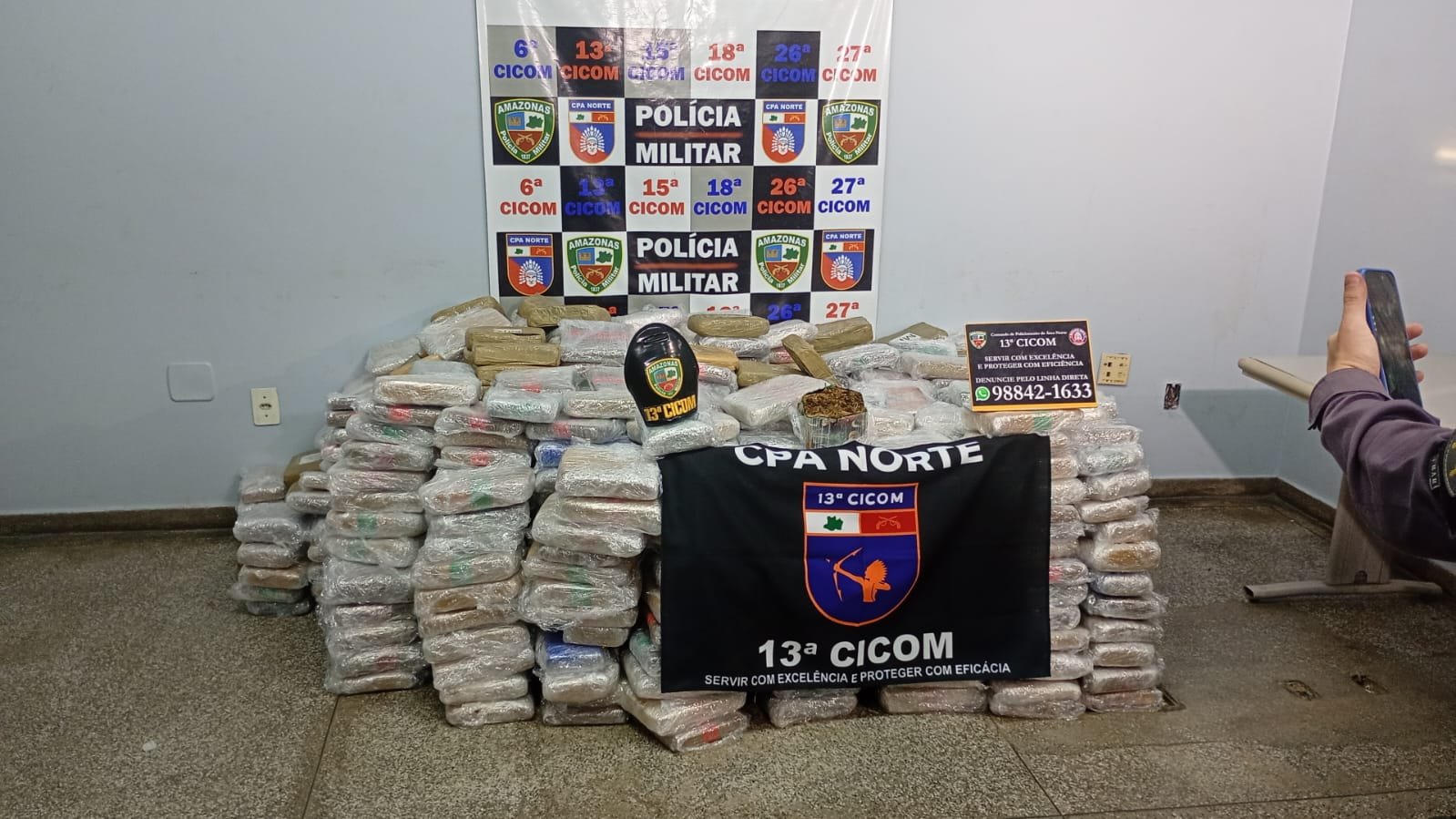 Cerca de 800 quilos de drogas são apreendidos em casa no bairro Cidade de Deus