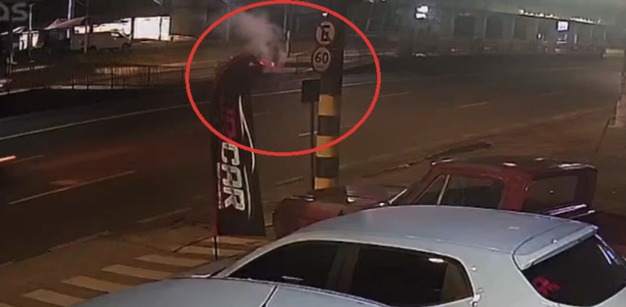 Vídeo: Motoqueiro morre após motorista tentar passar por canteiro na Torquato Tapajós