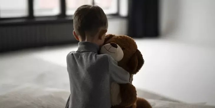 INSS começa a analisar pedidos de pensão para órfãos de vítimas de feminicídio