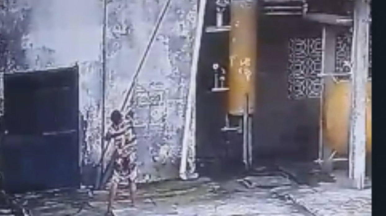 Vídeo: Menino escapa da morte tentando tirar papagaio de fio no Amazonas