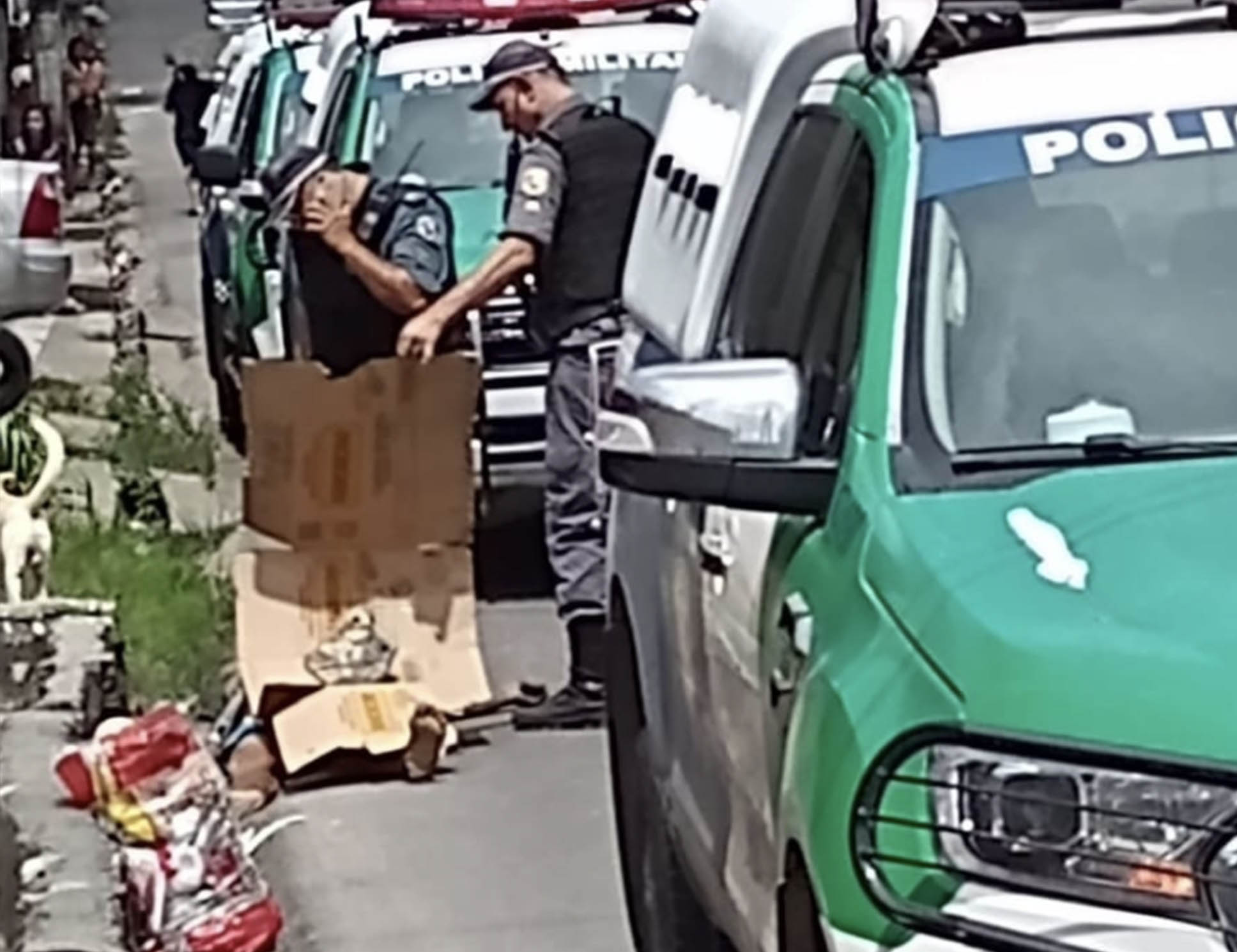 Vídeo: Homem é assassinado e 'desovado' no meio da rua no bairro Mutirão