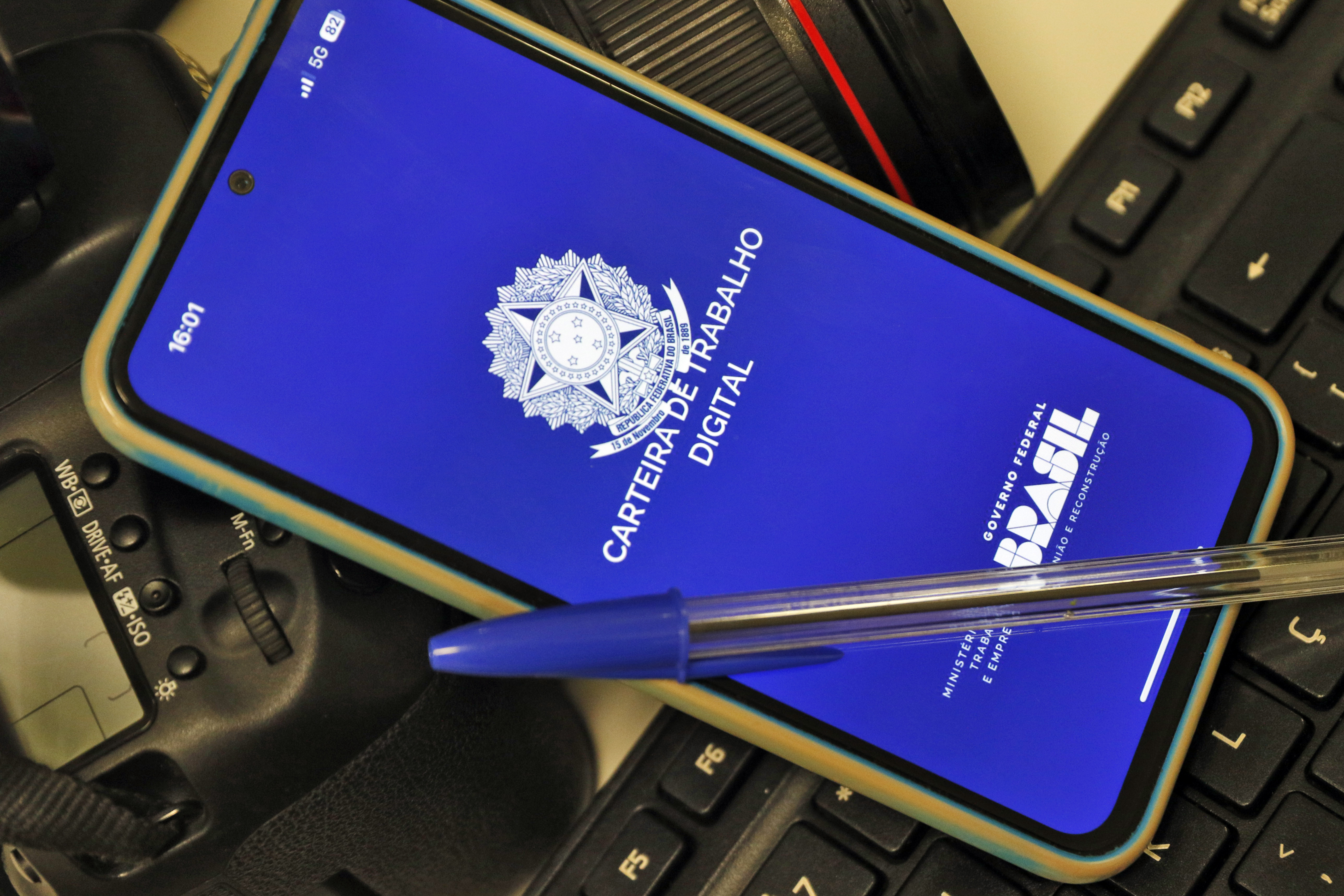 Desemprego cai para 5,1% em dezembro, o menor já registrado